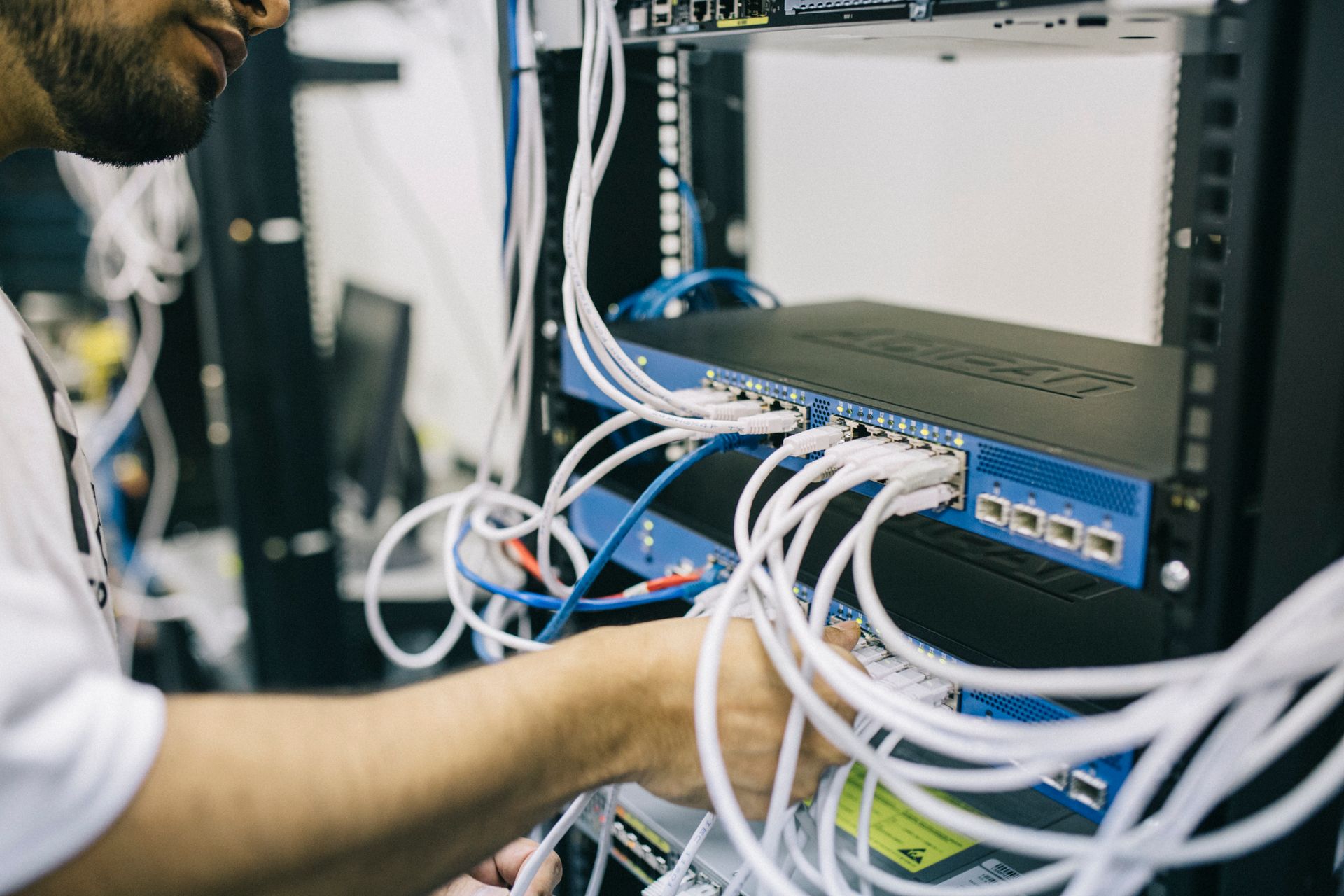 Zayıf akım network switch ve kablolama